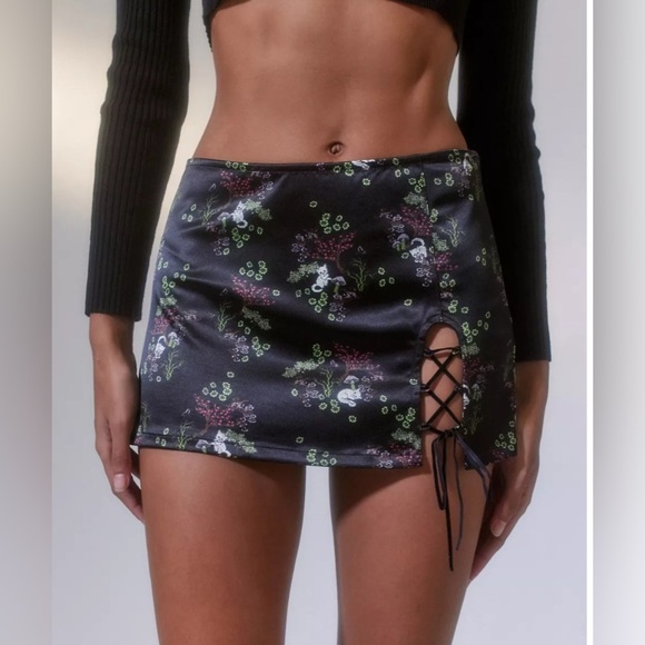 NWT Urban outfitters blossom satin printed lace up mini skirt cat print size XS - Picture 1 of 11